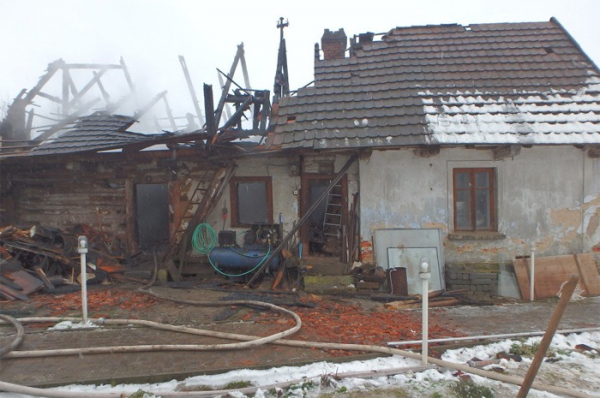 V Doubravici hořel starší rodinný dům