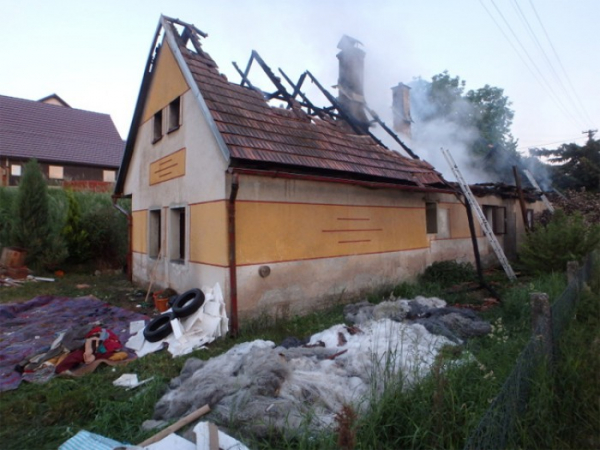Požár domu ve Vilanticích likvidovalo pět jednotek hasičů