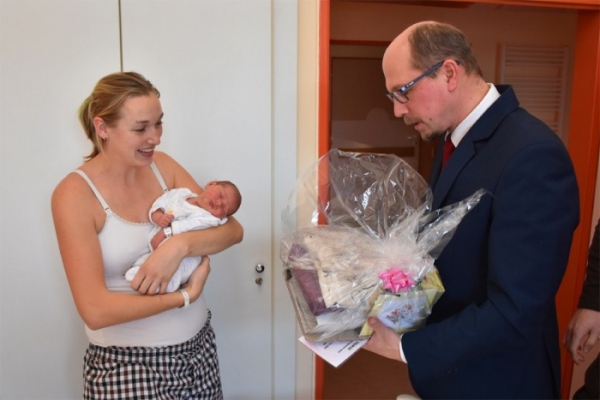 První miminka v krajských nemocnicích se narodila v Trutnově a Náchodě