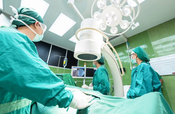 Trutnovská nemocnice od pondělí pozastaví plánované operace