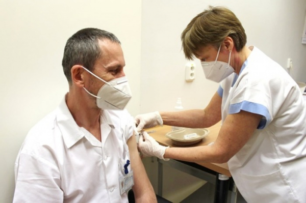 Očkování v Královéhradeckém kraji pokračuje, finišuje příprava očkovacích center