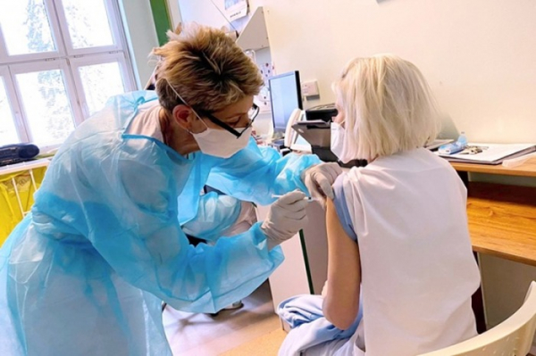Do očkování proti covid-19 se v Královéhradeckém kraji zapojí také praktičtí lékaři
