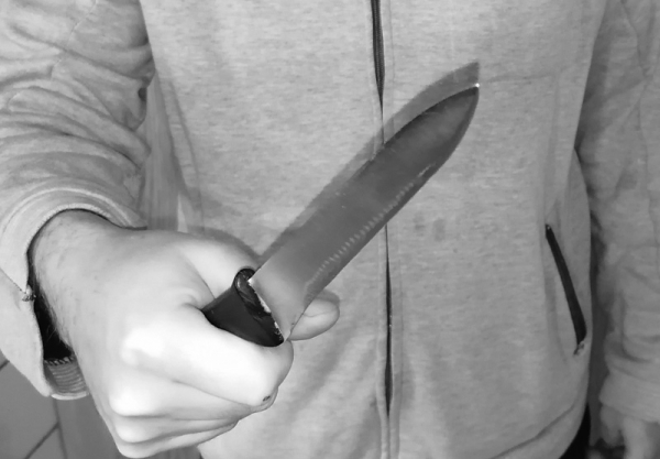 Muž vážně pobodal ženu, poté obrátil nůž proti sobě a sám se usmrtil
