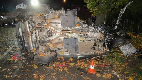 Tragická nehoda v Nové Pace: Řidič náraz do stromu nepřežil