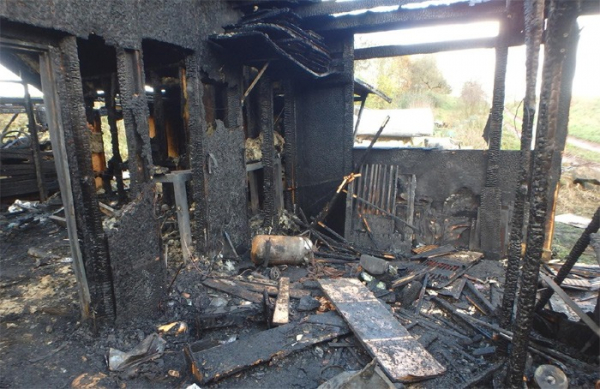 Nedělní požár truhlářské dílny v Pilníkově 